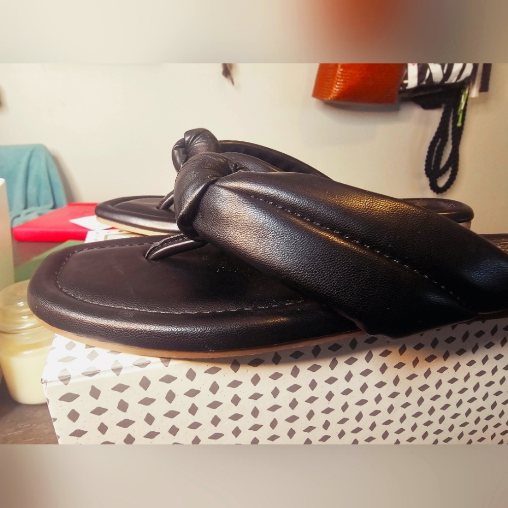 True Craft Plush Flip Flops